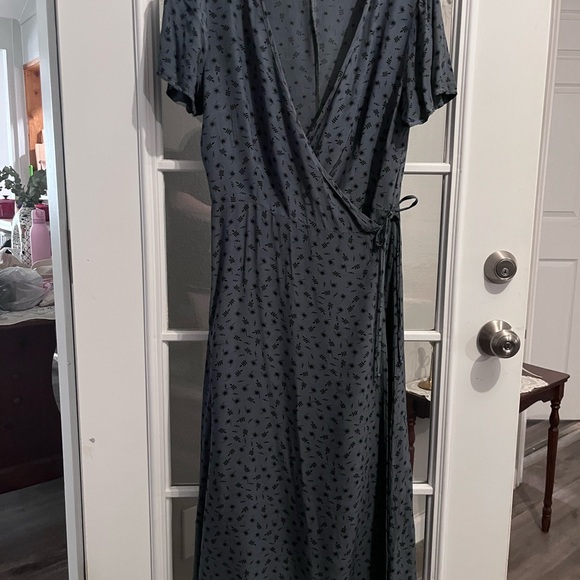 LACAUSA Blue Floral Flutter Sleeve Midi Wrap Dress - Picture 2 of 6